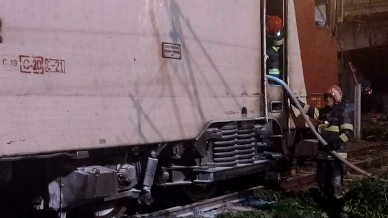 Alertă la Gara de Sud din Ploieşti: Locomotiva unui tren de călători a luat foc 