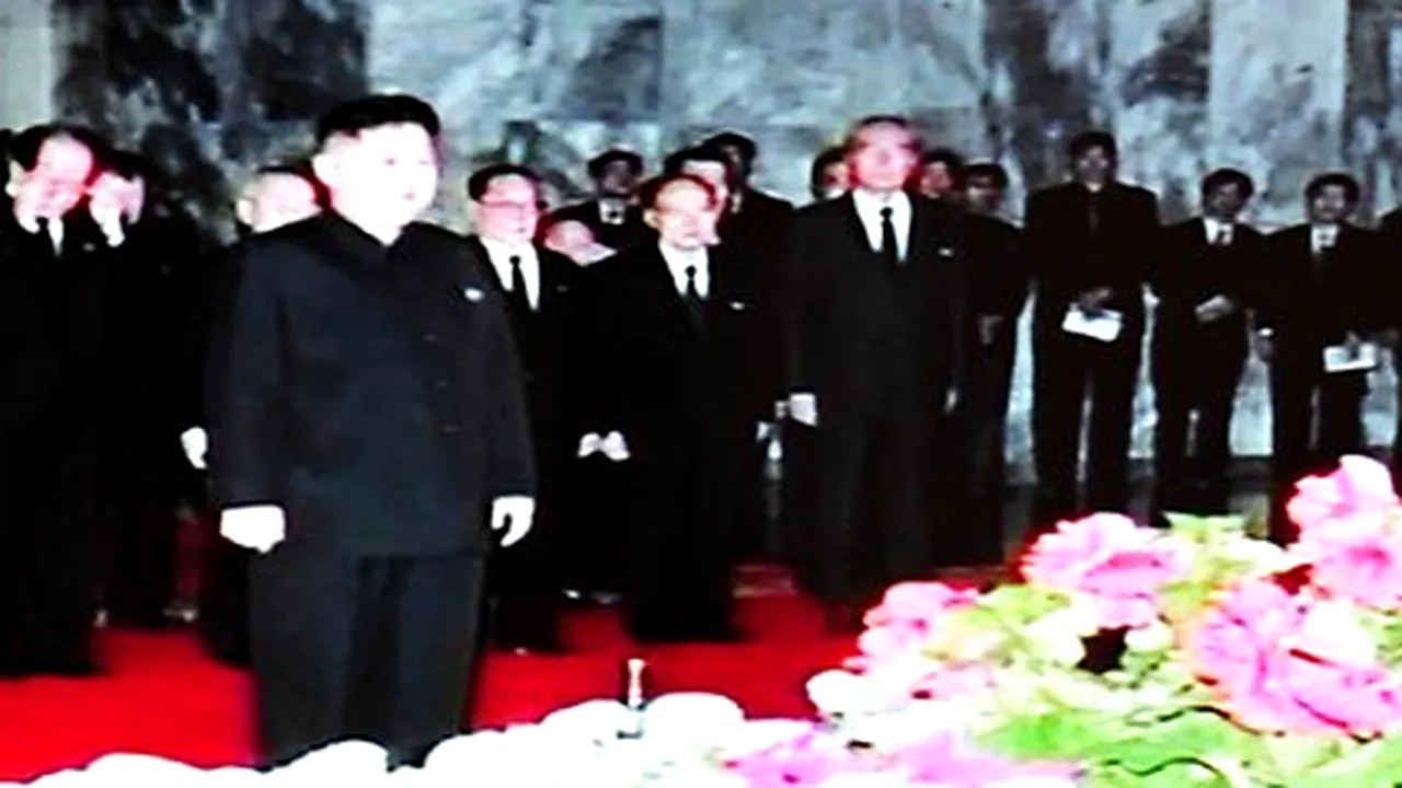 Primele imagini cu trupul neînsufleţit al lui Kim Jong-Il - FOTO
