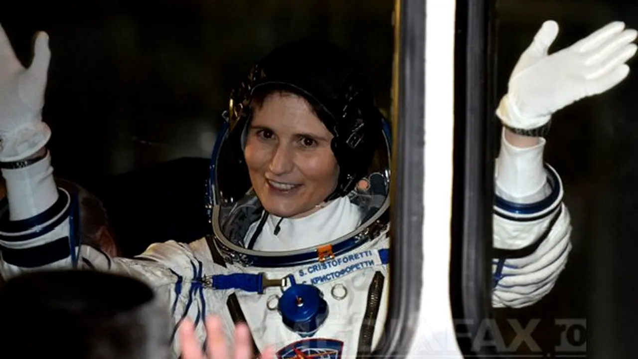 Un nou echipaj, care o include pe prima italiancă astronaut, a ajuns la bordul ISS