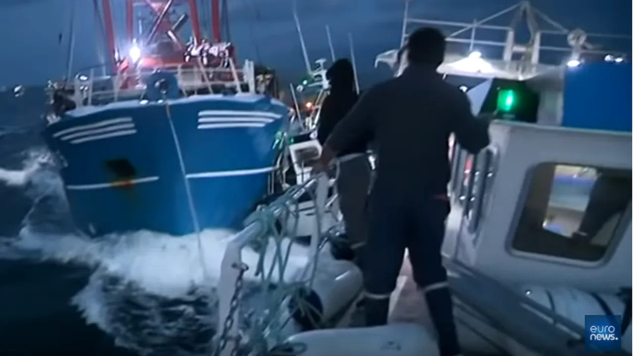 Conflict violent între echipaje de pescuit franceze şi britanice într-un supranumit „Război al scoicilor” - VIDEO
