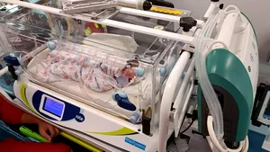 Gemene din Suceava de o lună şi 17 zile, duse la Iaşi cu forme severe de COVID 