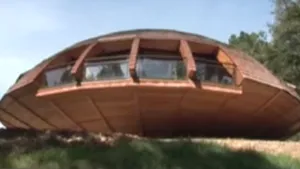 Casa care se roteşte după soare - VIDEO