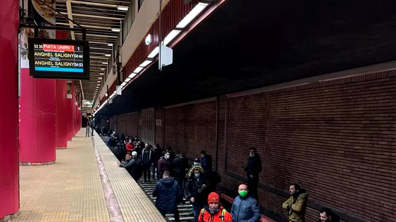 Spontaneous protest at Bucharest subway. The traffic is stopped