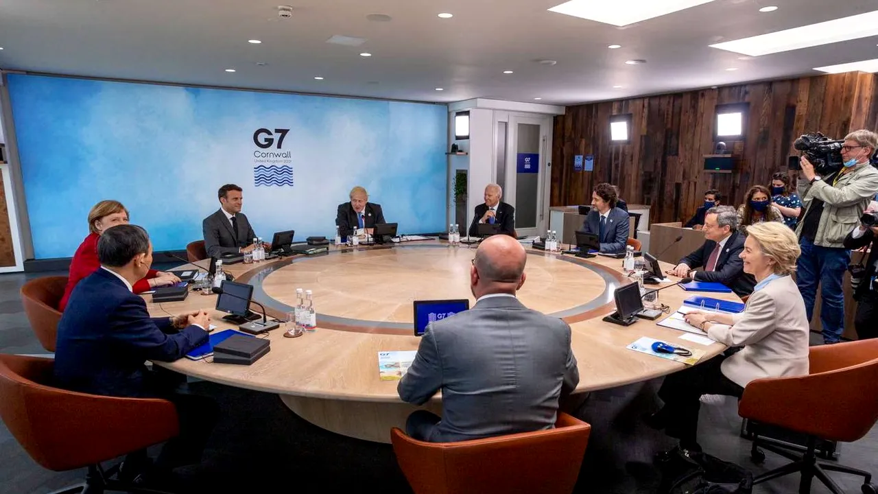 Marea Britanie convoacă o întâlnire de urgenţă a G7 pentru a discuta Omicron