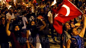 NOI PROTESTE în Turcia: Mii de oameni au manifestat împotriva Guvernului, în apropierea Pieţei Taksim