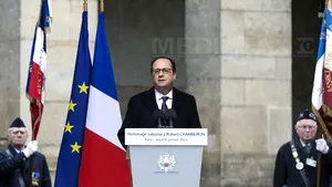 Popularitatea lui Hollande a crescut cu zece puncte procentuale după atentatele din Franţa