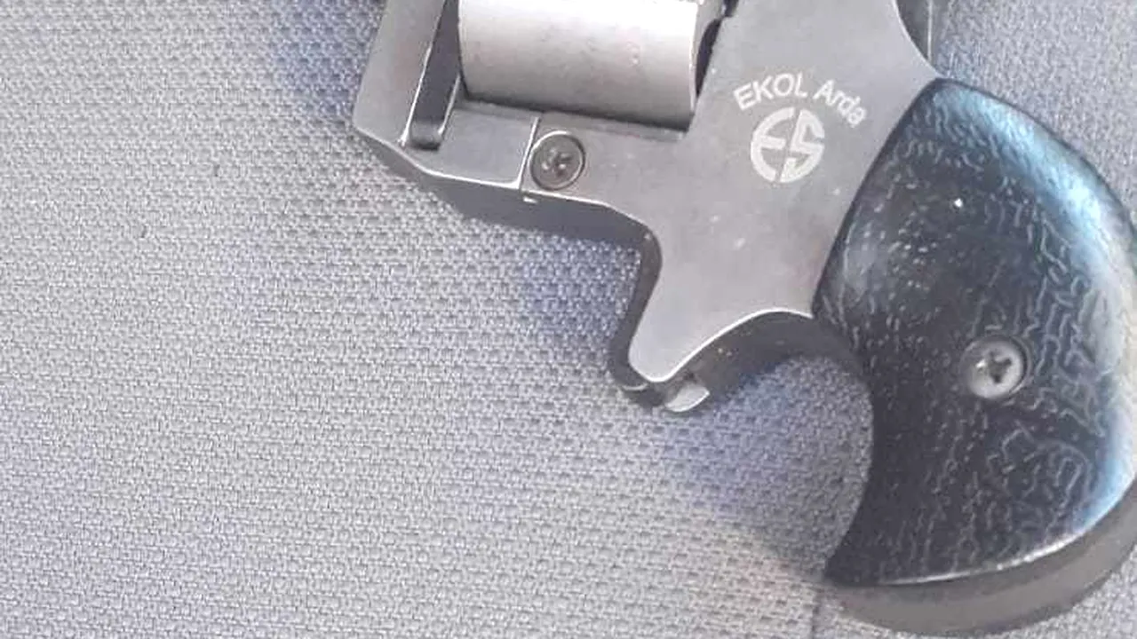Un bărbat a tras cu pistolul lângă o şcoală din Giurgiu