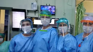 Lecţie de solidaritate la Piteşti, unde elevi, profesori şi antreprenori au produs sute de viziere pentru medici