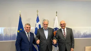 Bode i-a vizitat pe pompieri români care participă la misiunile de stingere a incendiilor din Grecia