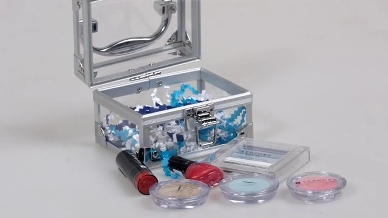 Produse cosmetice cu plumb şi arseniu. Atenţie de unde le cumpăraţi!