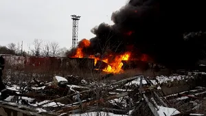 Incendiu puternic în curtea fostei Rafinării Astra din Ploieşti | FOTO, VIDEO