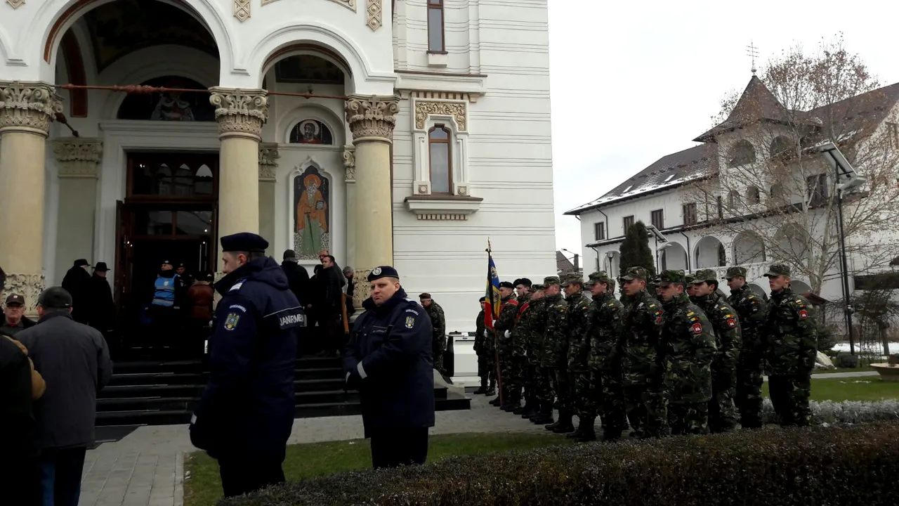 GALERIE FOTO, VIDEO Fostul director al uzinei Dacia, Constantin Stroe, a fost înmormântat cu onoruri militare în Argeş