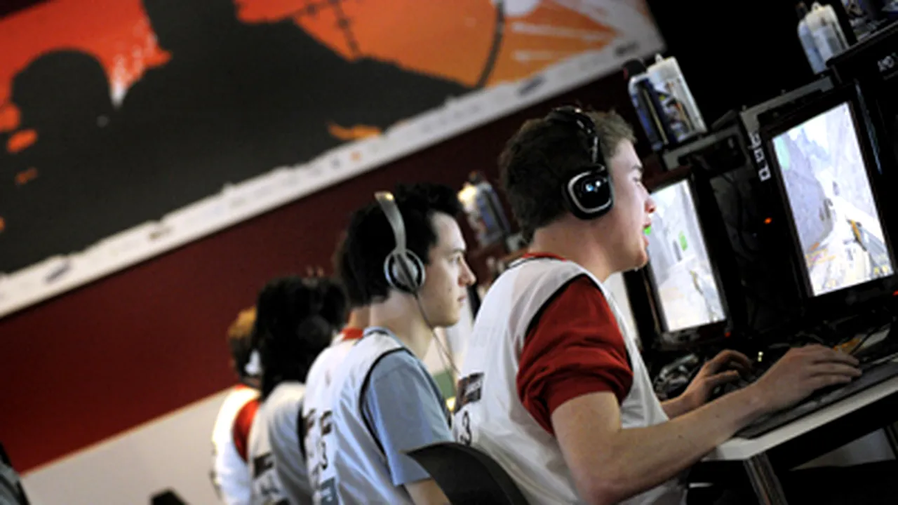 Distracţie de acasă: Liceenii combat plictiseala cu League of Legends sau Counterstrike în perioada coronavirusului