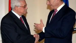 Olmert trimite Autorităţii Palestiniene 50 de vehicule blindate de tonaj uşor