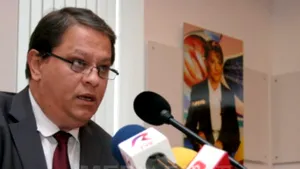 BIOGRAFIE: Valentin Nicolau, fost preşedinte al TVR, dar şi un iubitor al cărţilor şi teatrului