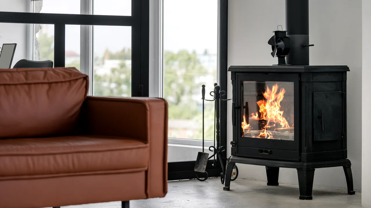 Top 5 şeminee pe lemne moderne şi elegante pentru interiorul casei tale