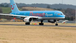 Un avion charter britanic cu peste 300 de persoane la botrd a aterizat de urgenţă în Rusia