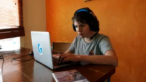 Interpolul, sesizat de o platformă de jocuri online că un copil din Buzău vrea să se sinucidă. Care este starea minorului