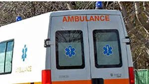 Maramureş: Zece răniţi, după ce un microbuz şi un autoturism au căzut de pe un pod
