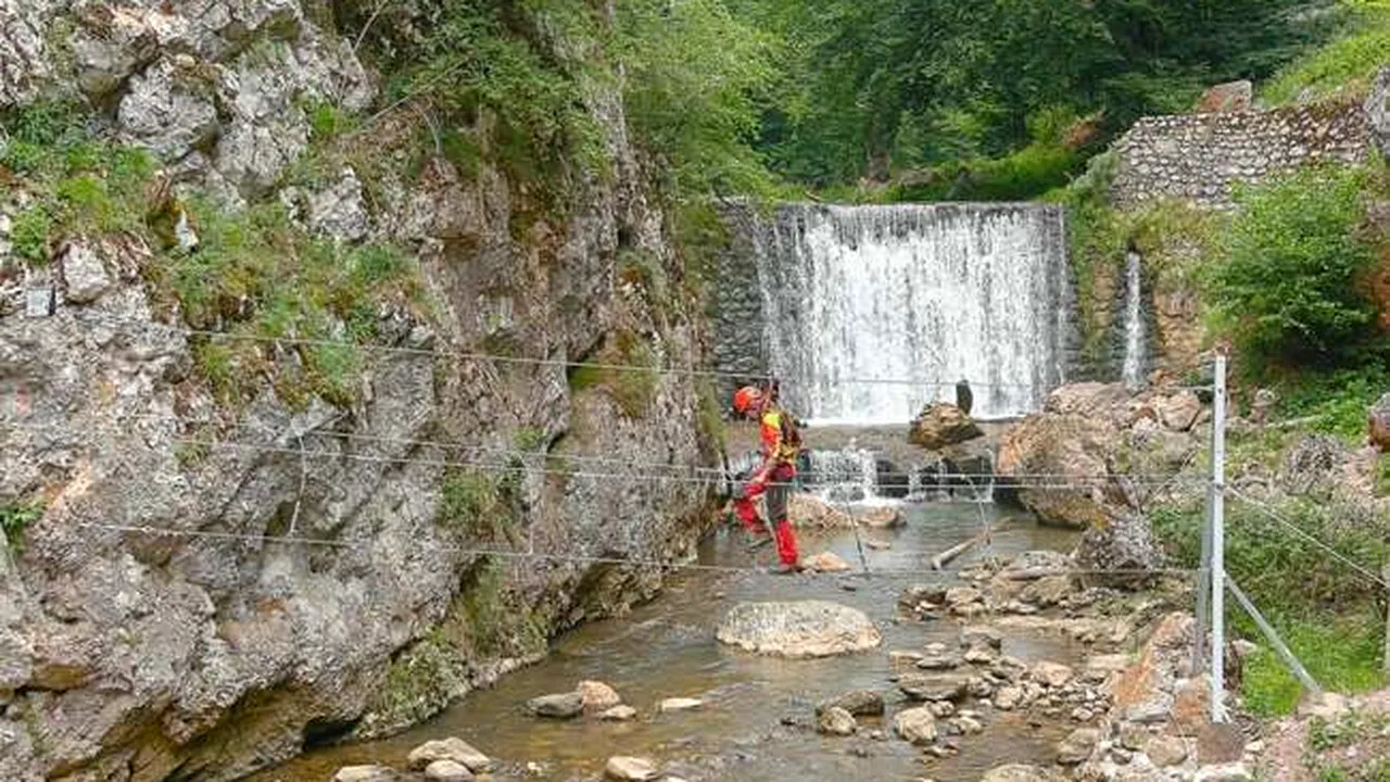 Un nou traseu de Via Ferrata, în lungime de 350 de metri, a fost inaugurat în judeţul Bihor