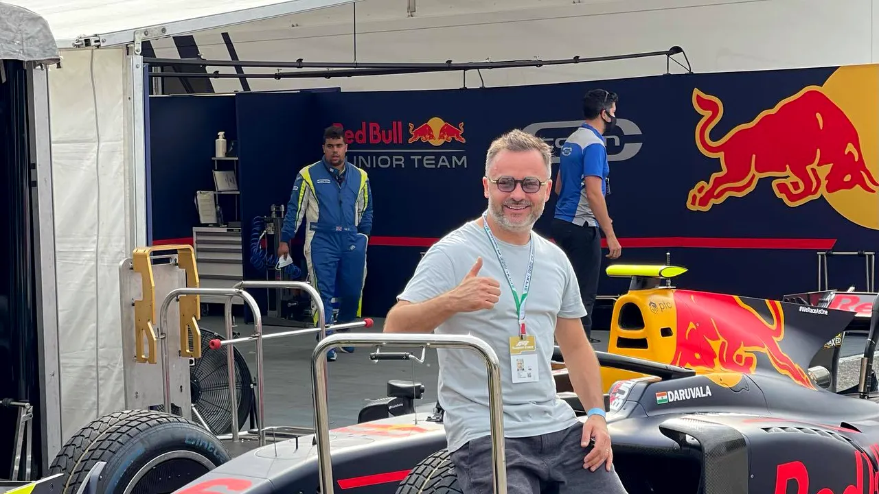 Un român a amenajat standurile de protocol de pe circuitul de Formula 1 de la Monza