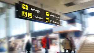 Cum să te pregăteşti pentru un zbor lung cu avionul