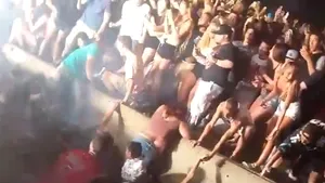 INCIDENT în timpul unui spectacol susţinut de Snoop Dogg şi Wiz Khalifa, în New Jersey: 42 de fani au fost răniţi după ce un gard s-a prăbuşit peste ei - VIDEO