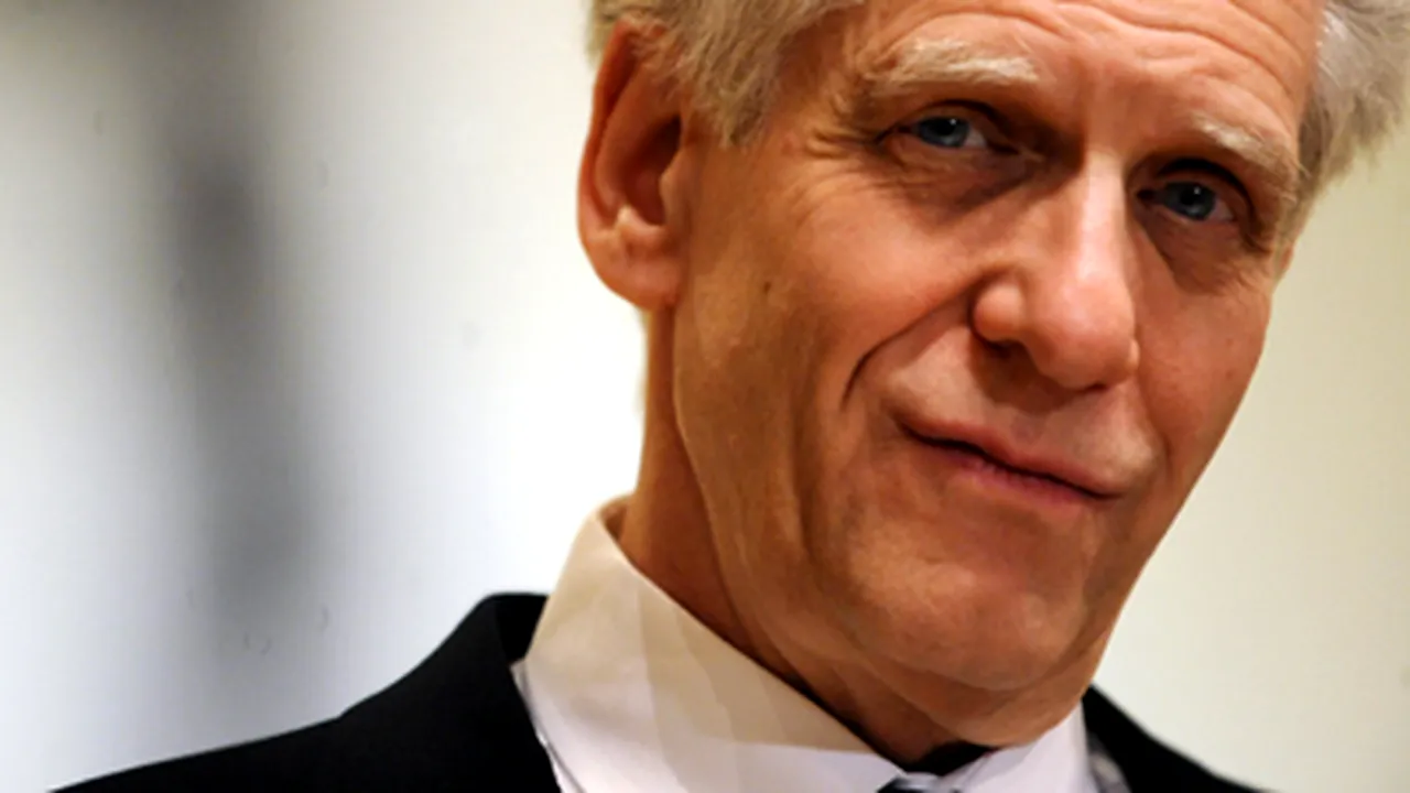 Debutul literar al celebrului regizor de film David Cronenberg, 