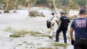 Mai mult de 160 de persoane, dispărute în urma inundațiilor din Texas. Autoritățile au deschis o linie telefonică specială