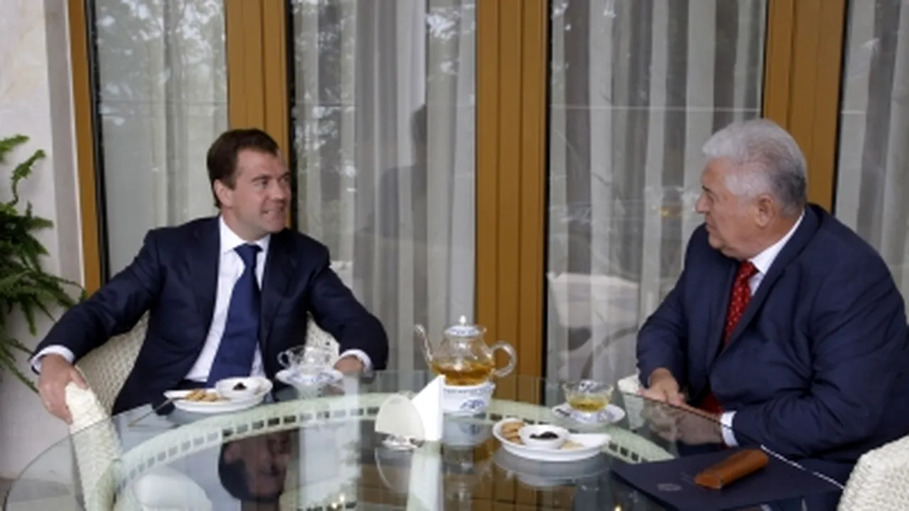 Medvedev îi sugerează lui Voronin că va colabora cu opoziţia democrată