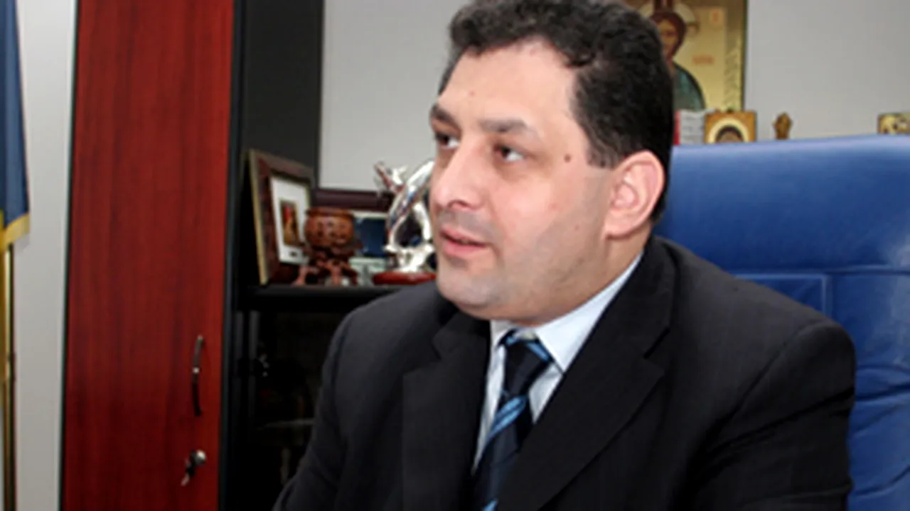 Vanghelie îl acuză pe Videanu de blocarea retrocedărilor în zona lacului Văcăreşti