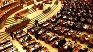 Guvernul cere acordul Parlamentului pentru a majora salariile bugetarilor