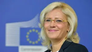 Comisarul Corina Creţu, APEL la Ministerul Transporturilor să depună proiecte mature pentru finanţare europeană/ Critici faţă de întârzierea construirii spitalelor regionale 