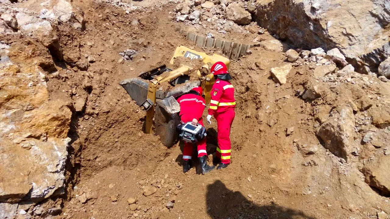 VIDEO Suceava: Un muncitor, surprins sub un perete dătrâmat la o carieră din Fundu Moldovei