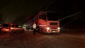 VIDEO Autostrada Soarelui, închisă în totalitate pe ambele sensuri de mers. Circulaţia rutieră, închisă şi pe A4 Ovidiu-Agigea/ Traficul rutier prin Vama Veche, interzis din cauza zăpezii