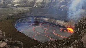 Misteriosul ou de sticlă găsit după erupţia vulcanului Kilauea din Hawaii - FOTO, VIDEO