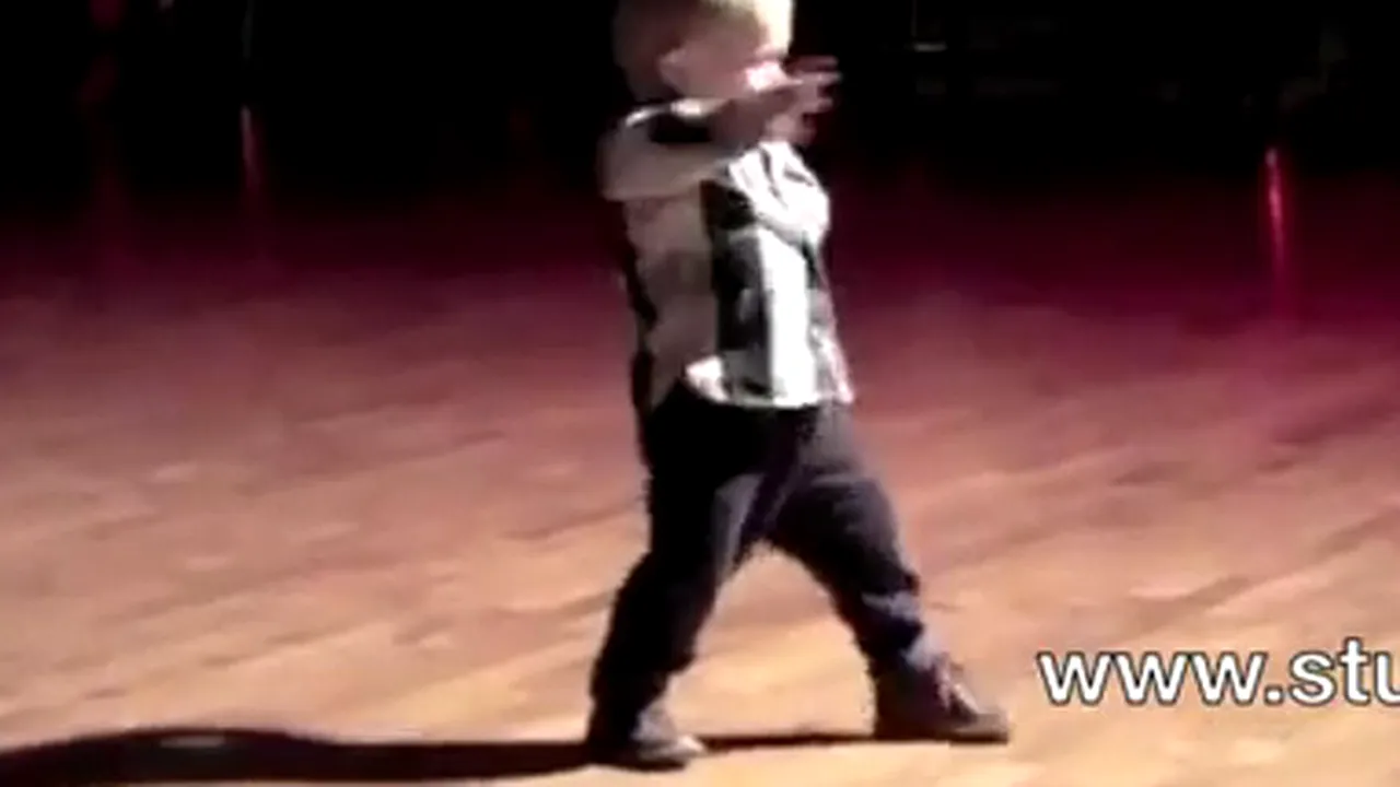 IMAGINI INEDITE: La 2 ani a reuşit să depăşească un RECORD pe YouTube - VIDEO