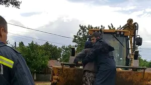 FOTO | Inundaţii în Teleorman: Persoane evacuate şi case inundate după ploile torenţiale 
