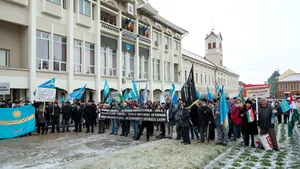 PSD: Serviciile au obligaţia să spună dacă preşedintele Camerei a negociat vinderea Ardealului. Klaus Iohannis lansează diversiuni