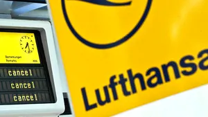 Numeroşi pasageri, blocaţi pe aeroportul din Frankfurt din cauza grevei de la Lufthansa - VIDEO
