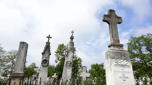 Legendele şi plăcerea poveştilor îşi găsesc sărbătoarea la Sulina în Parastasul Piraţilor Nepomeniţi | GALERIE FOTO