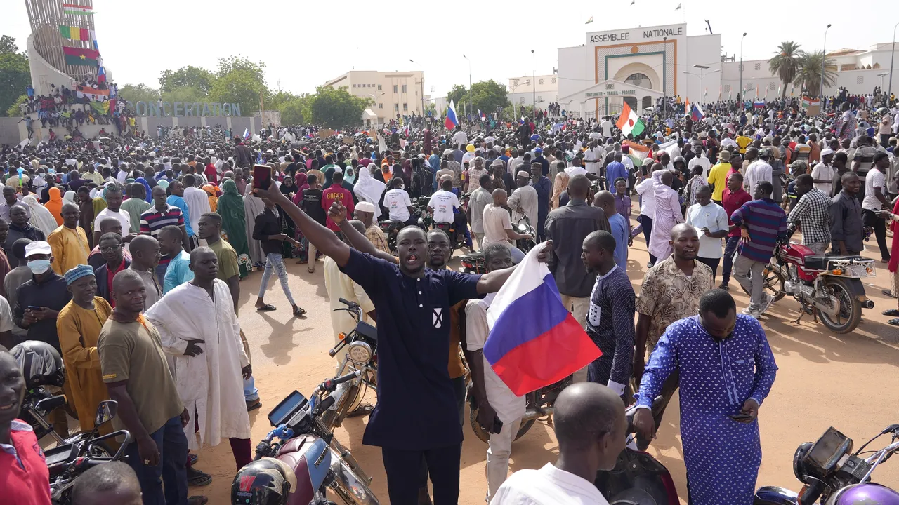 Liderii militari din Niger au ordonat poliţiei să-l expulzeze pe ambasadorul francez