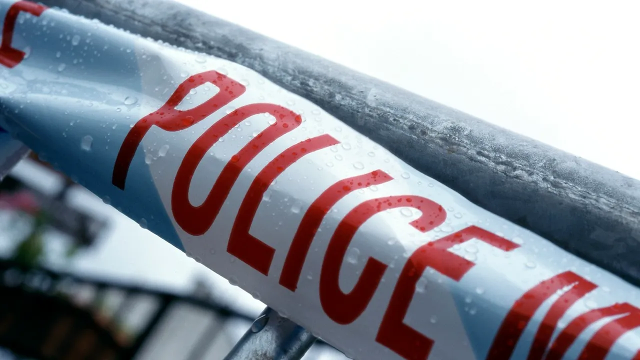Descoperire macabră în Olt: Bărbat găsit mort în casă, sfâşiat de propriul câine. Prima ipoteză a poliţiştilor