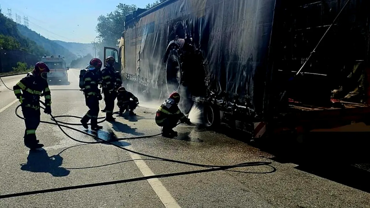 TIR în flăcări lângă Vama Porțile de Fier I