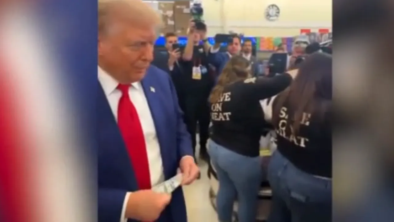 Donald Trump, gest de imagine: i-a dat 100 de dolari unei femei 
