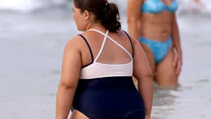 O treime din persoanele adulte ţin permanent cură de slăbire