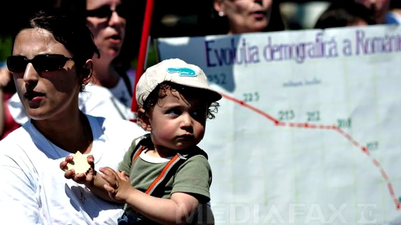 Aproximativ 100 de părinţi au protestat la Guvern