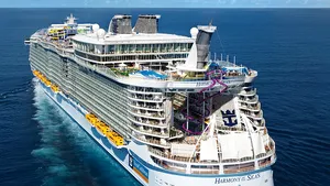 Al treilea cel mai mare vas din lume a lovit cheiul unui port din Jamaica
