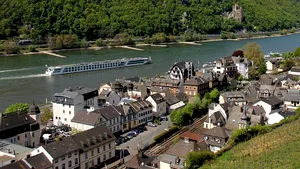 Croazieră pe Dunăre cu vizită în Bucureşti, printre vacanţele recomandate britanicilor în 2016