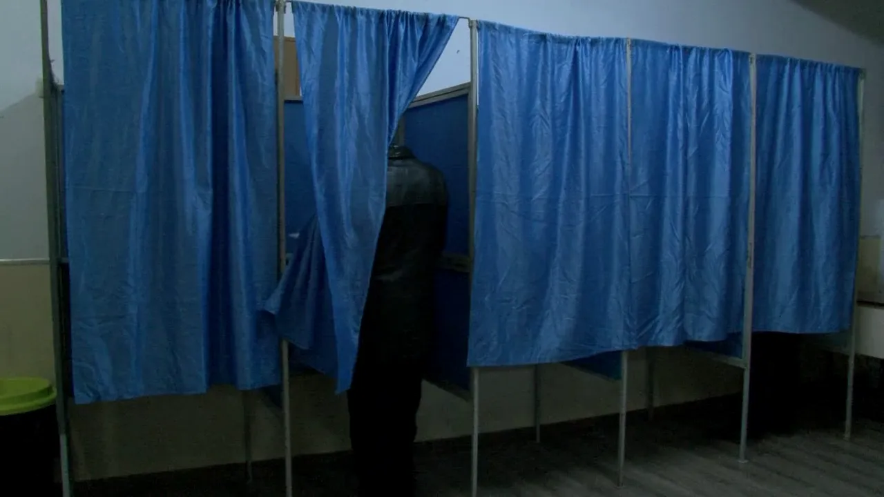 Alte alegeri, aceleaşi nereguli: O persoană a venit la vot, dar figura decedată